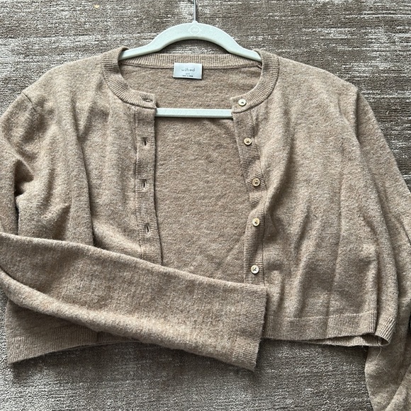 Aritizia Set - Picture 2 of 4